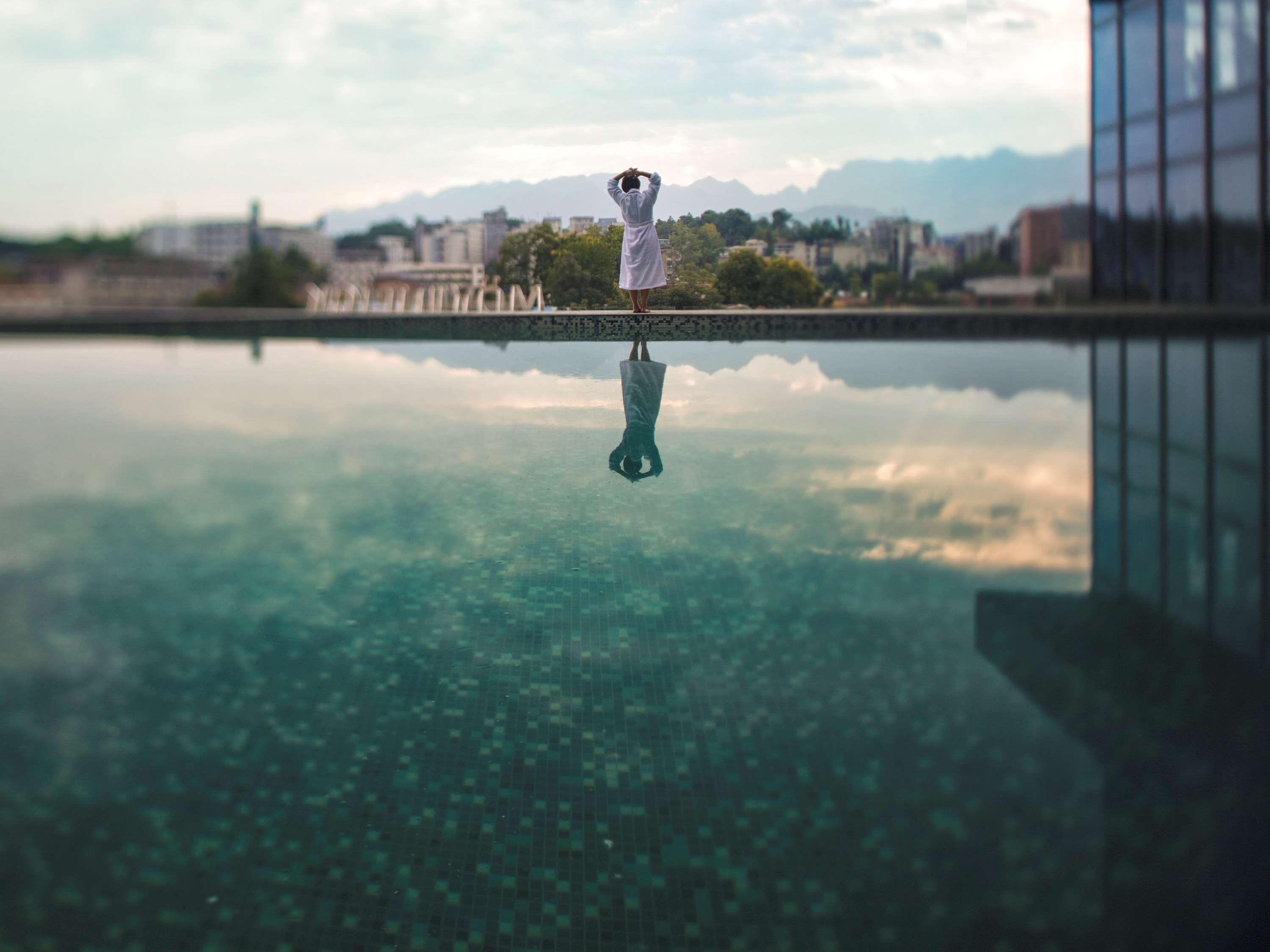 Movenpick Hotel Enshi Buitenkant foto