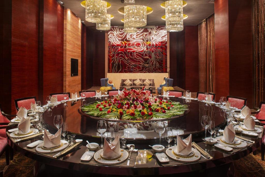Movenpick Hotel Enshi Buitenkant foto